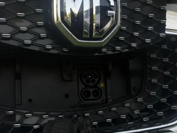MG ZS EV 44.5 kWh Luxury 10