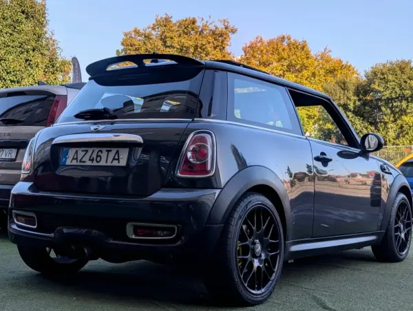 MINI 3 Portas Cooper SD 8