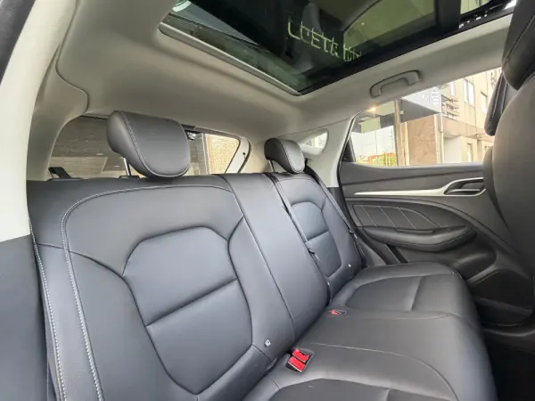 MG ZS EV 44.5 kWh Luxury 13