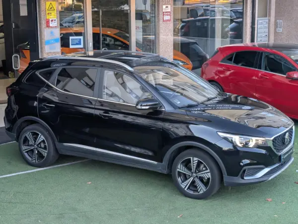 MG ZS EV 44.5 kWh Luxury 2