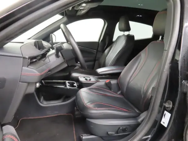 Ford Mustang Mach-E 75.7 kWh Premium AWD 2