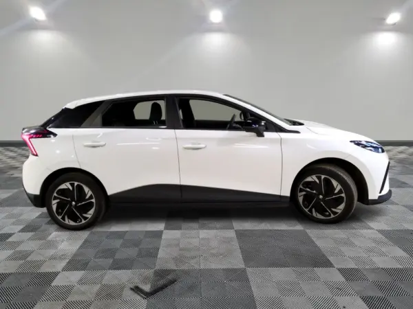 MG MG4 51 kWh Standard 2