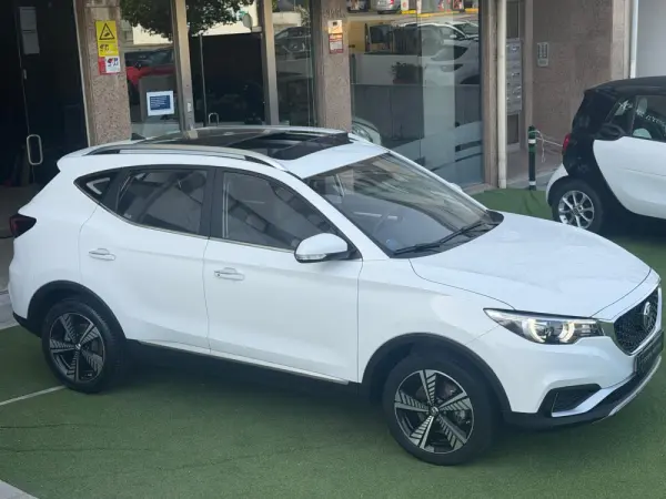 MG ZS EV 44.5 kWh Luxury 3