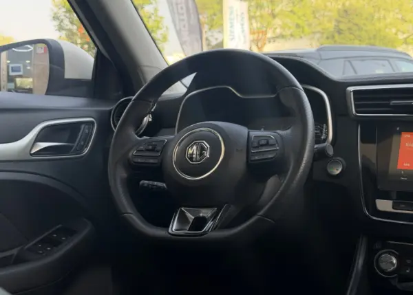 MG ZS EV 44.5 kWh Luxury 10