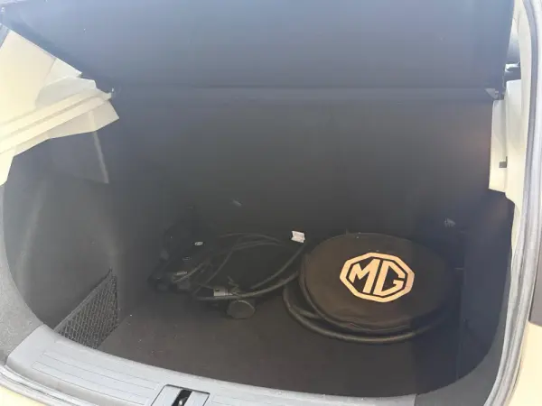 MG ZS EV 44.5 kWh Luxury 8
