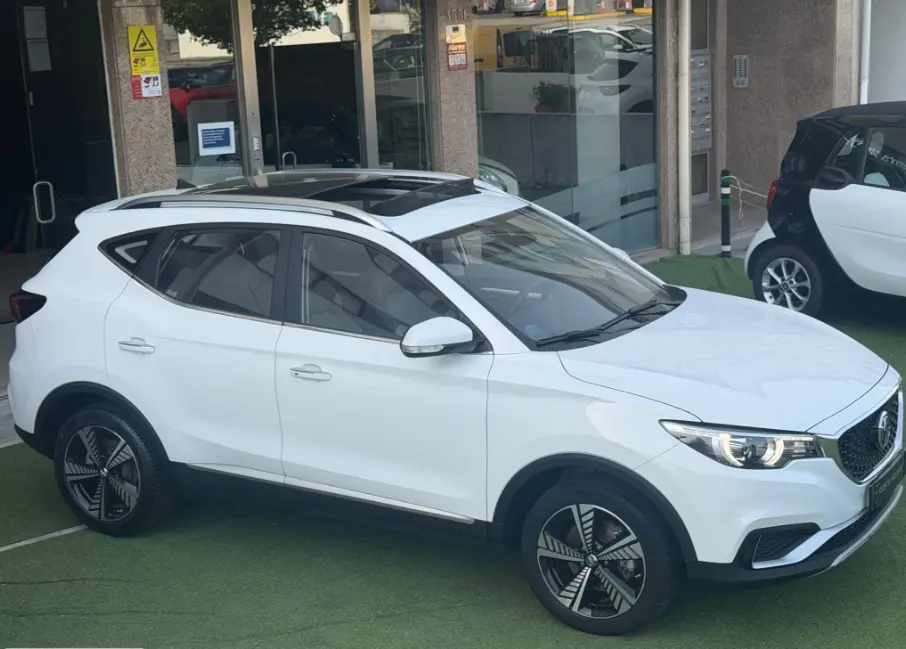 MG ZS EV 44.5 kWh Luxury 1