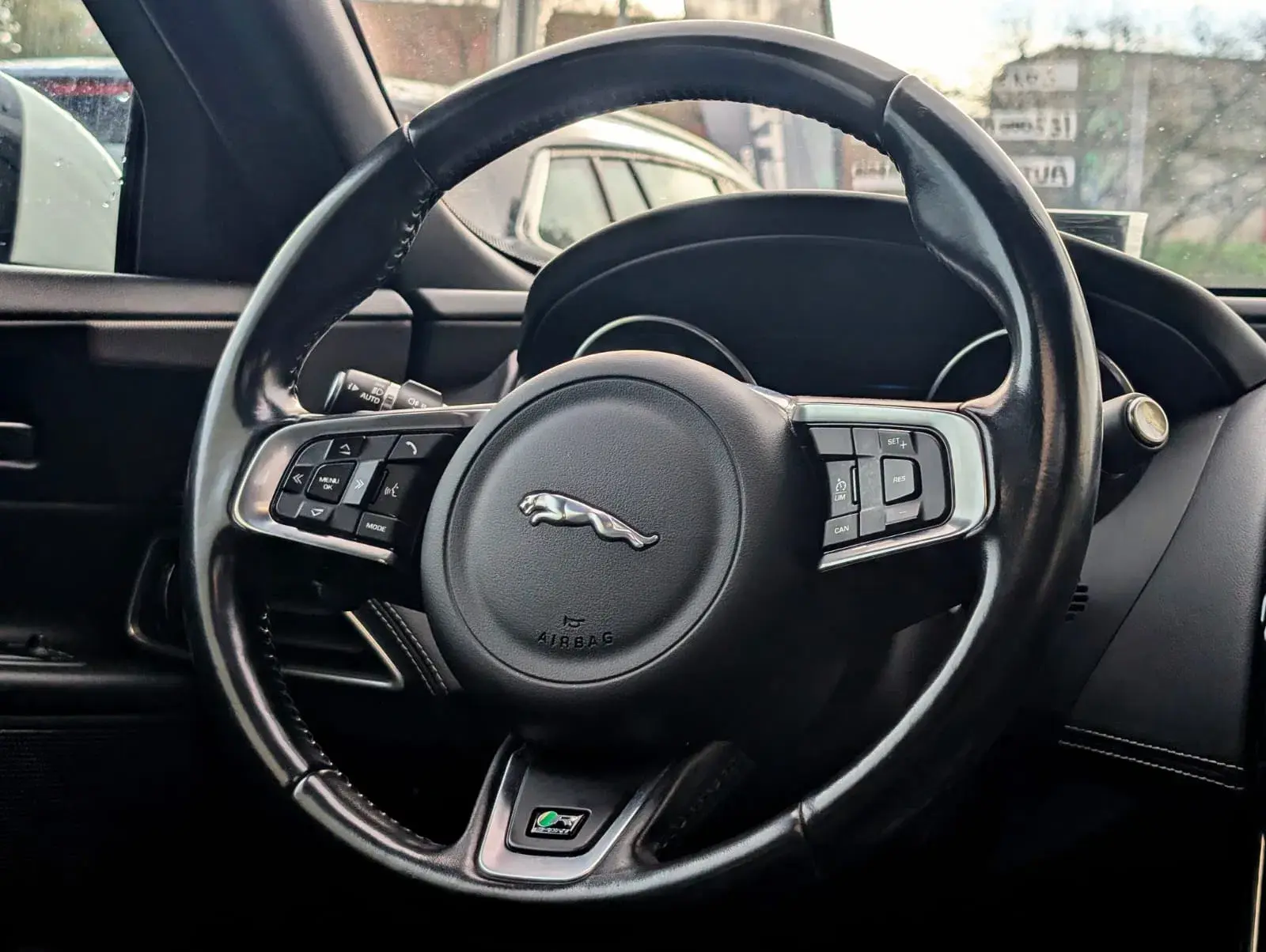 Jaguar XE 20d Aut. R-Sport 6