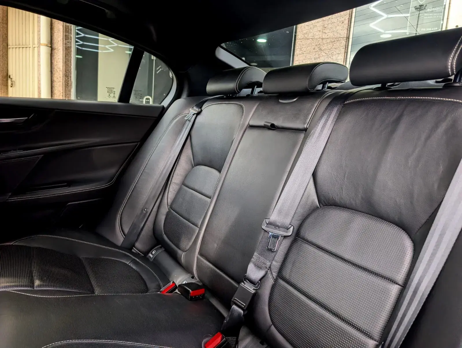 Jaguar XE 20d Aut. R-Sport 7