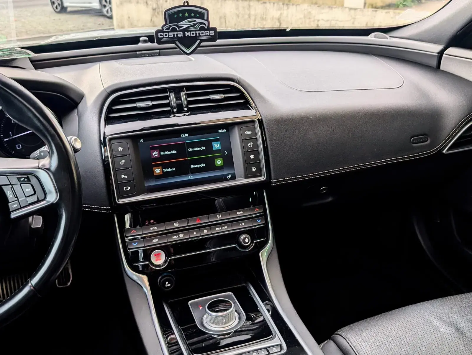 Jaguar XE 20d Aut. R-Sport 9