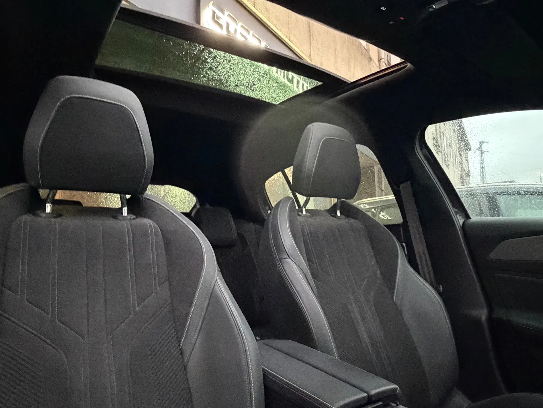 Peugeot 408 Plug-In Hybrid 225 e-EAT8 GT Exclusive 8