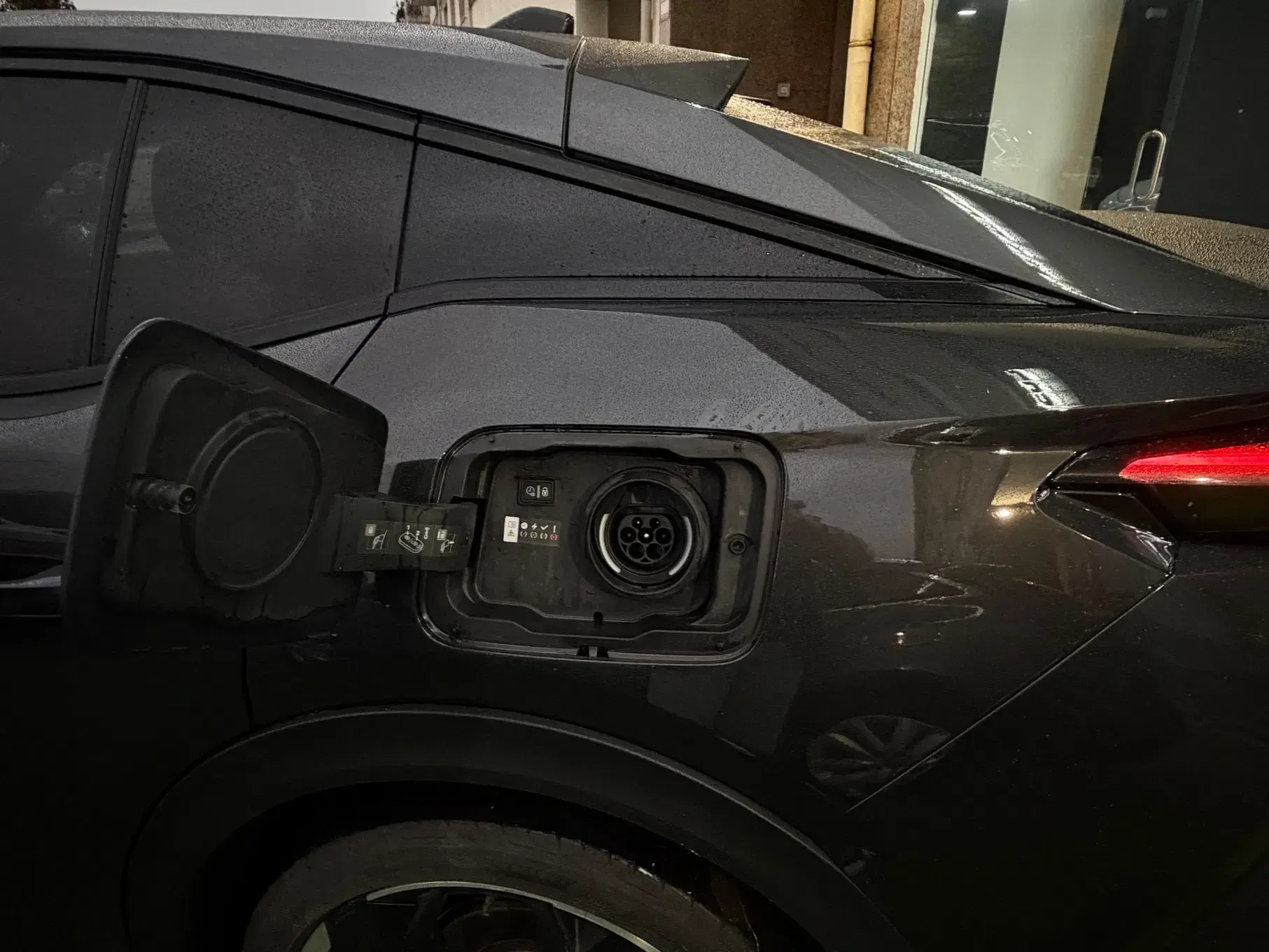 Peugeot 408 Plug-In Hybrid 225 e-EAT8 GT Exclusive 28