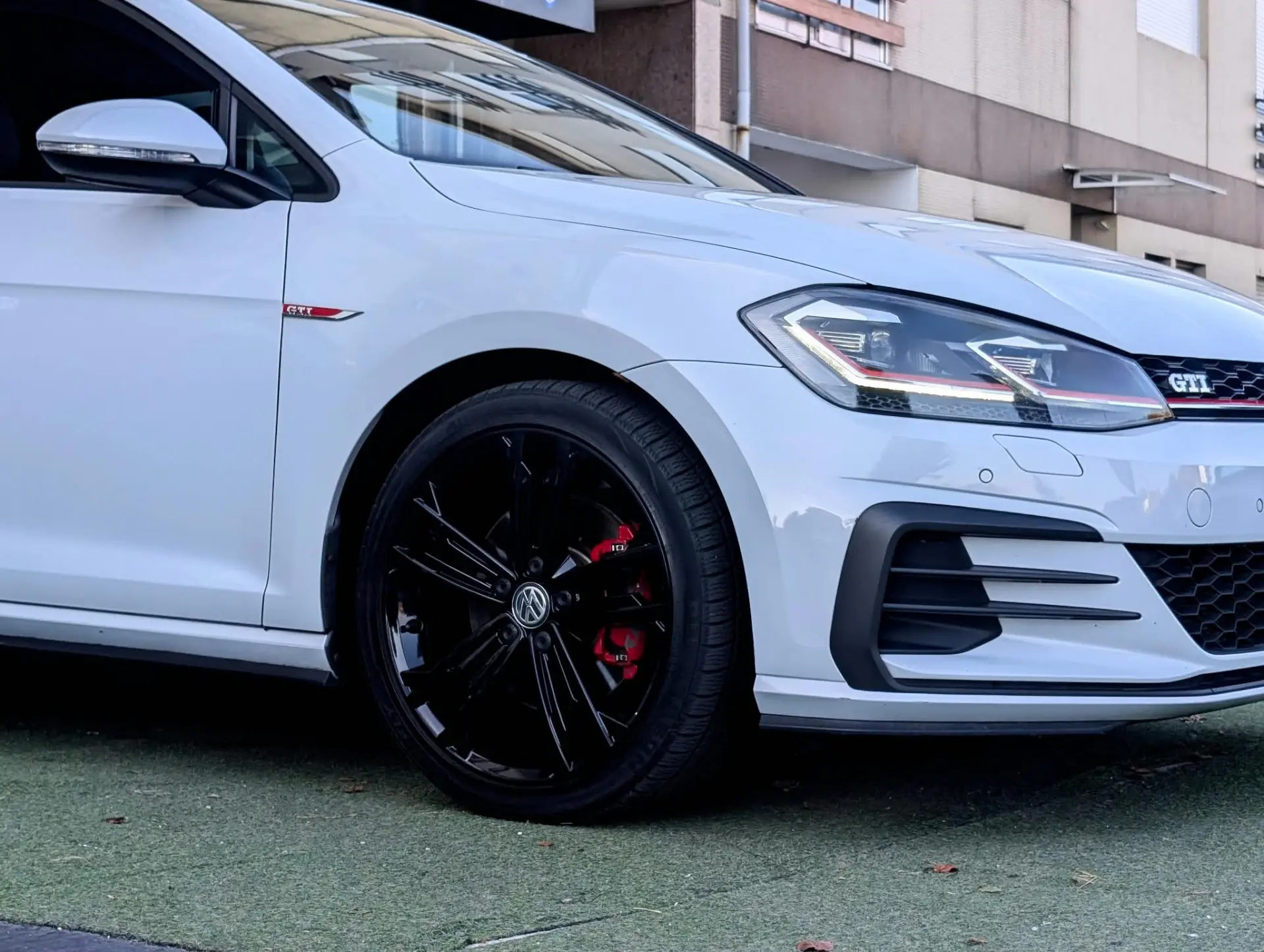 Volkswagen Golf 2.0 TSI GTI DSG Performance 6