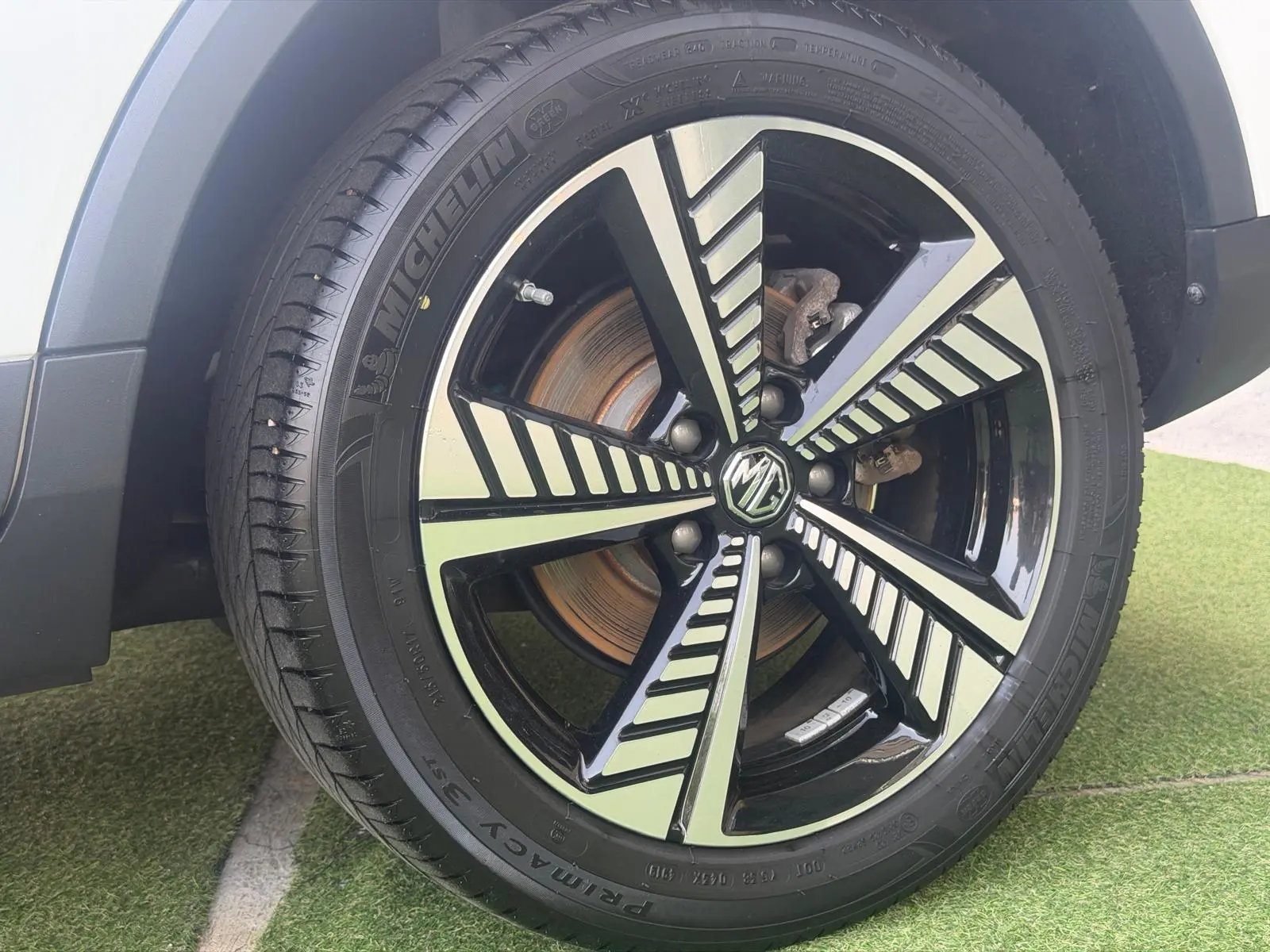 MG ZS EV 44.5 kWh Luxury 12