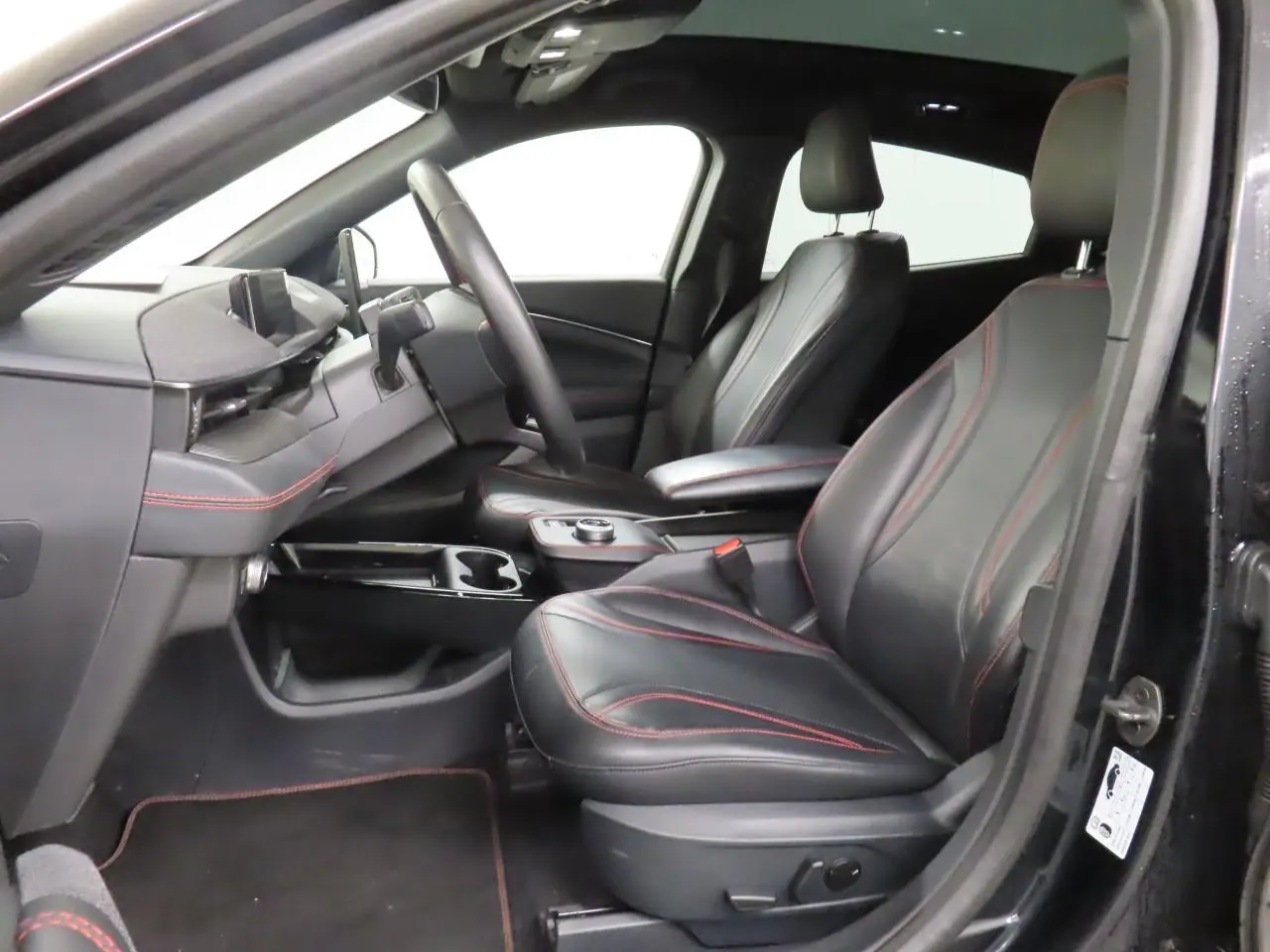 Ford Mustang Mach-E 75.7 kWh Premium AWD 2