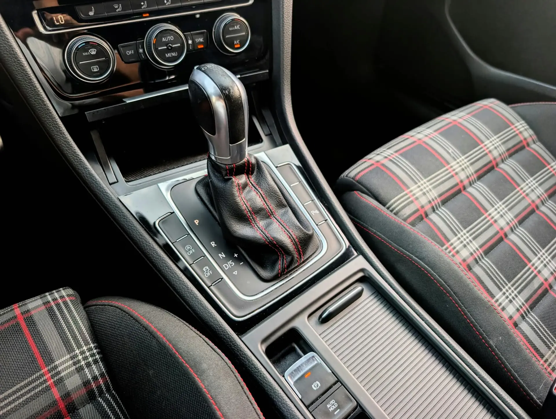 Volkswagen Golf 2.0 TSI GTI DSG Performance 16