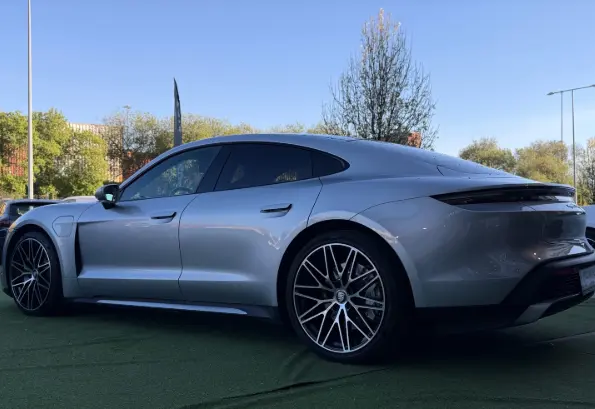 Porsche Taycan Turbo 2