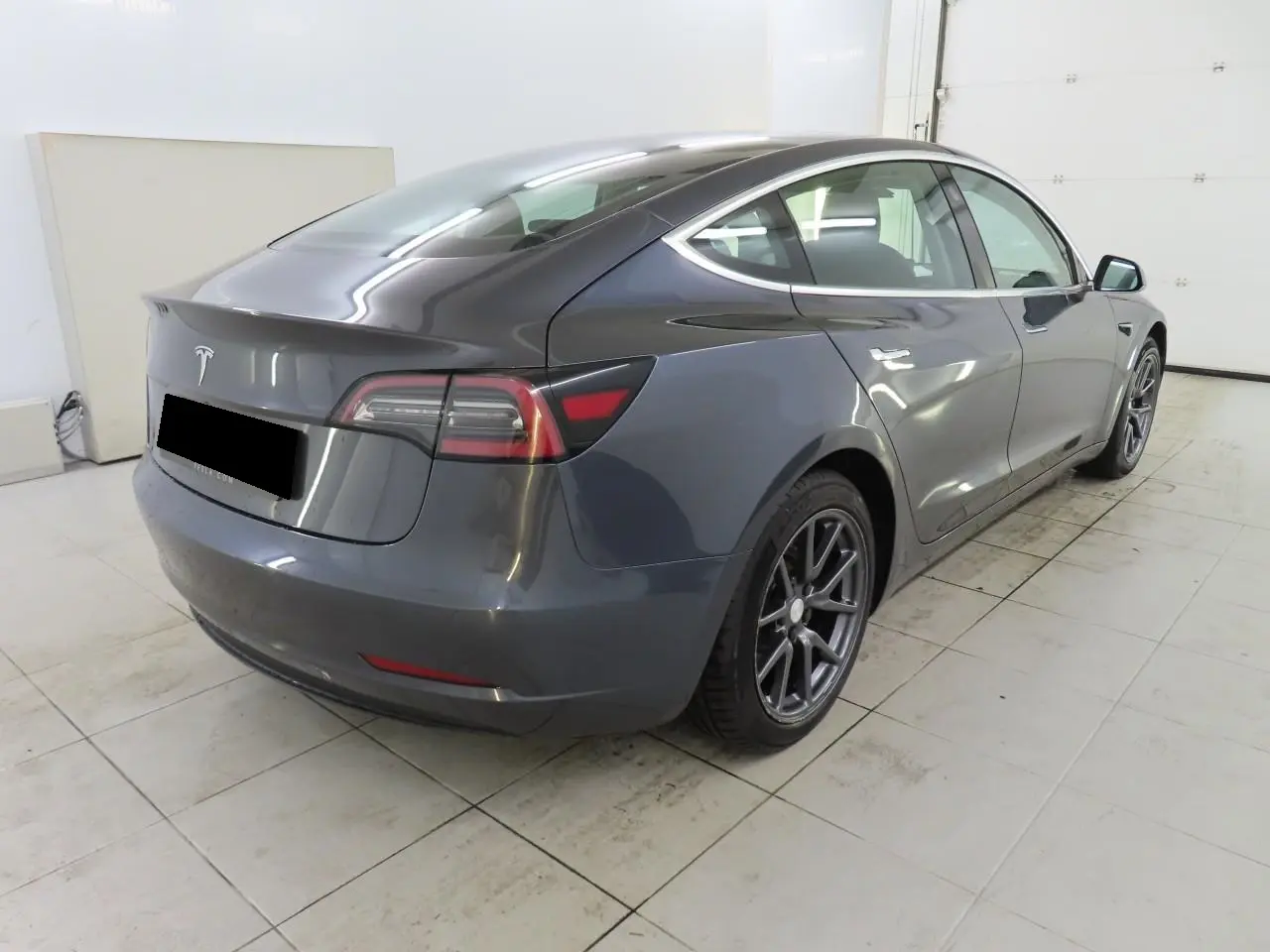 Tesla Model 3 Standard Range Plus RWD 2