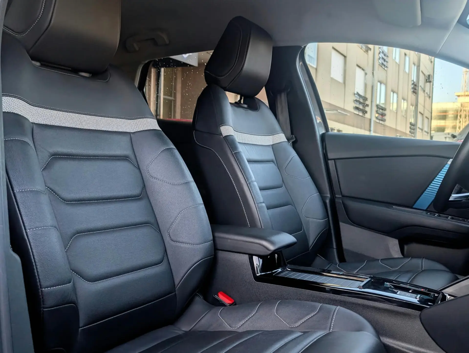 Citroen e-C4 50 kWh Shine 8