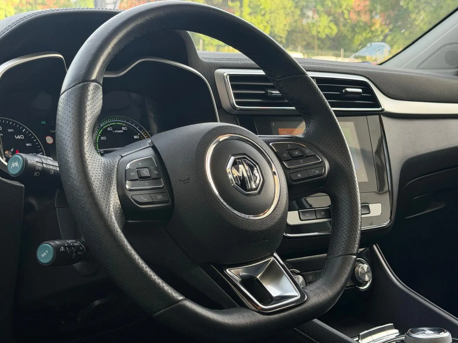 MG ZS EV 44.5 kWh Luxury 14