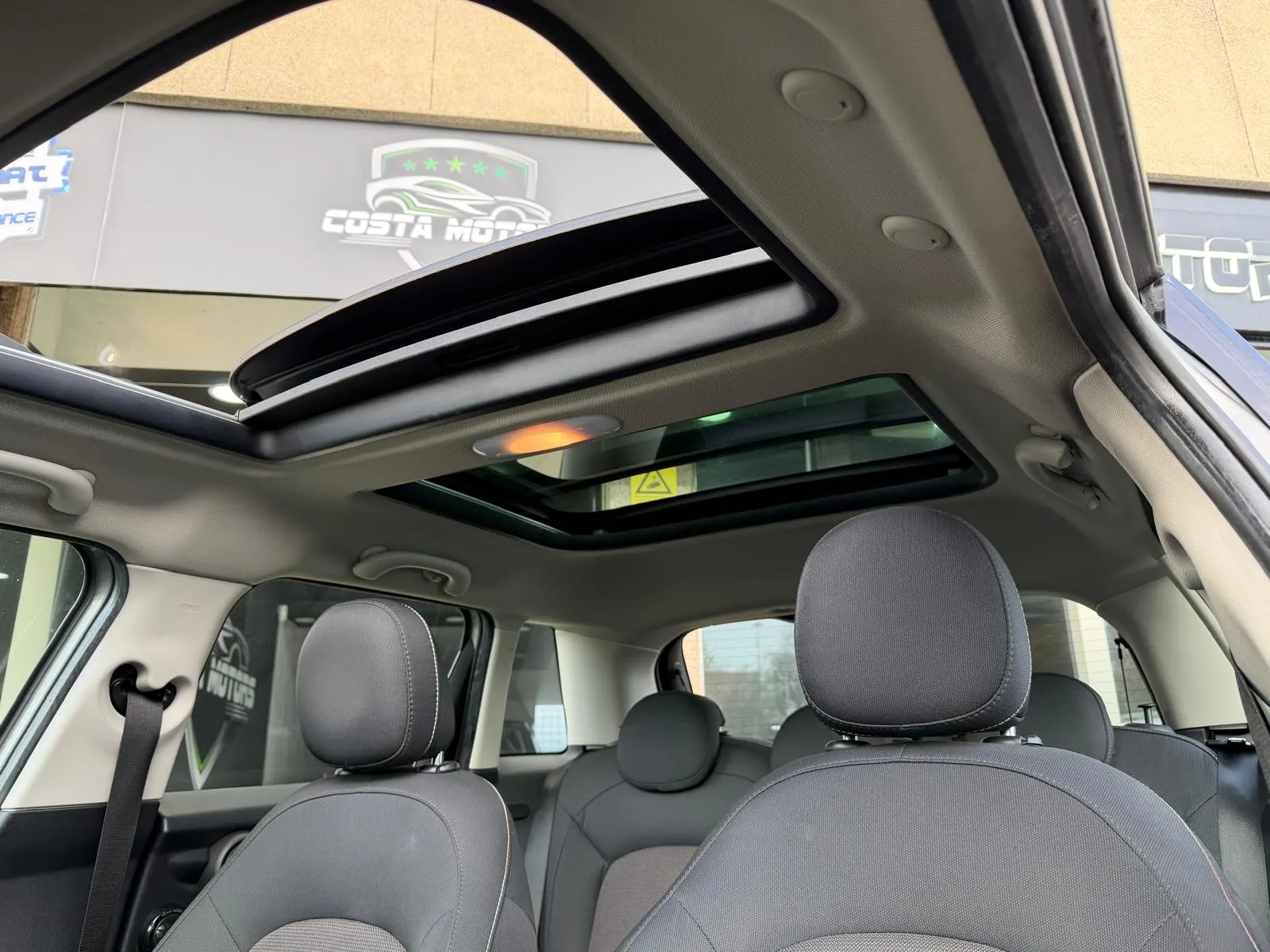 MINI 5 Portas Cooper D Marylebone Auto 6