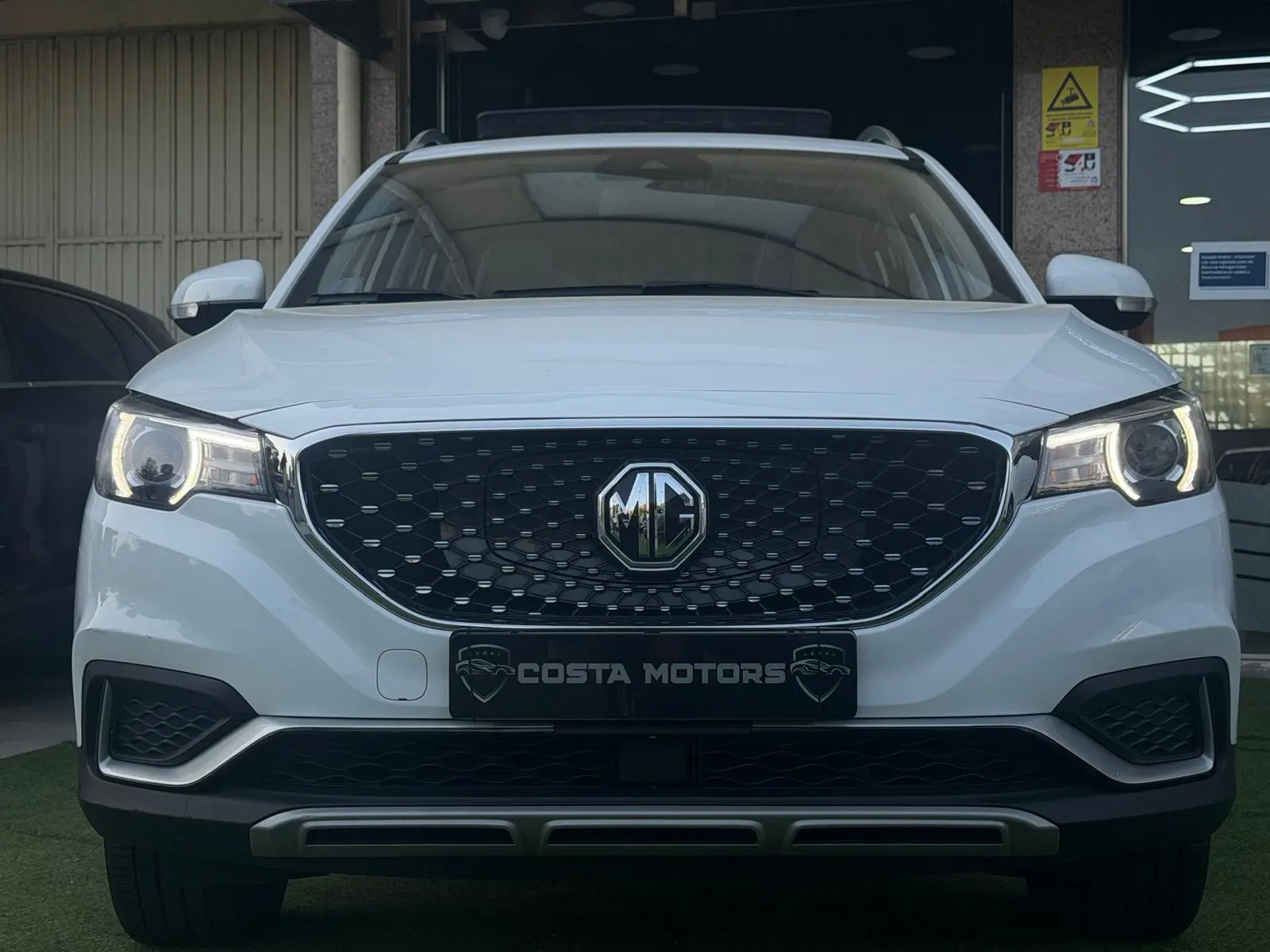 MG ZS EV 44.5 kWh Luxury 2