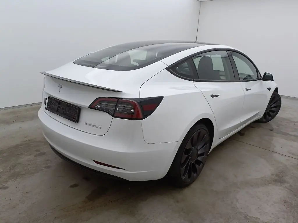 Tesla Model 3 Performance Dual Motor AWD 2