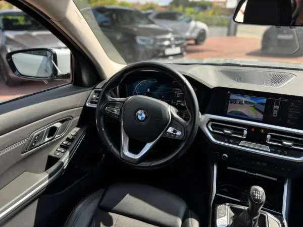 BMW 318 d Line Luxury 16