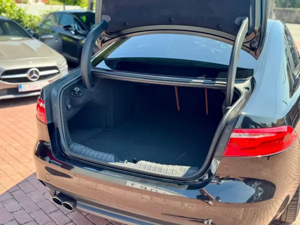 Jaguar XF 20d Aut. R-Sport 12