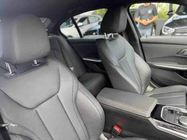 BMW 316 d Pack M Auto 23
