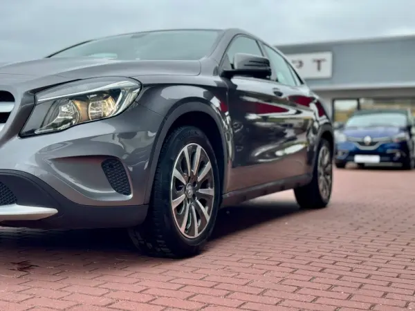 Mercedes-Benz GLA 180 d Style 3