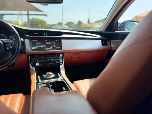 Jaguar XF 20d Aut. R-Sport 25