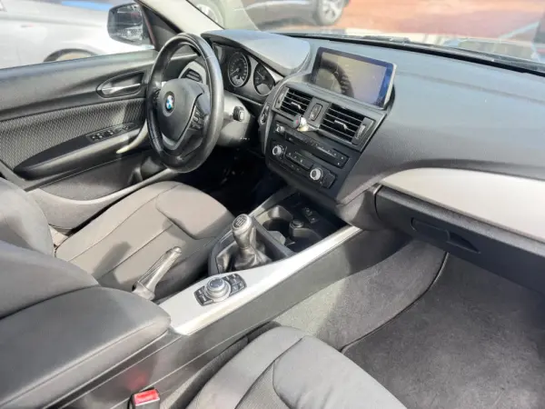 BMW 118 d Line Urban 11