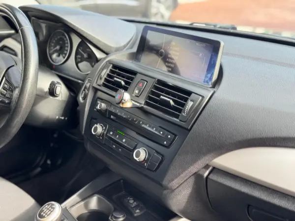 BMW 118 d Line Urban 12