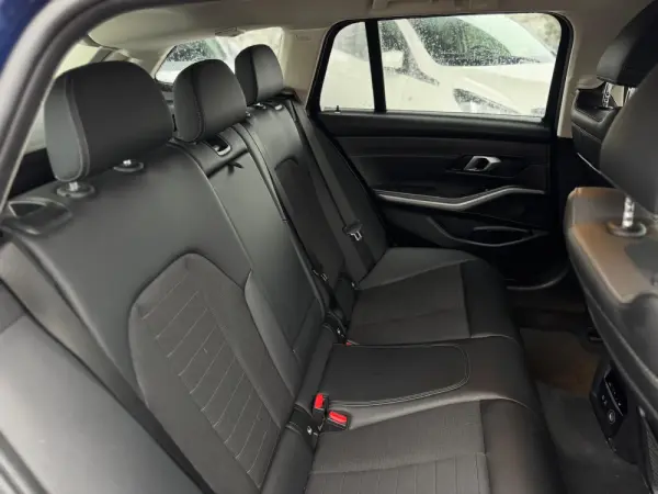 BMW 318 d Touring Sport 13