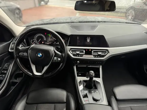 BMW 318 d Touring Sport 17