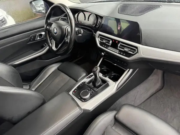 BMW 318 d Touring Sport 23