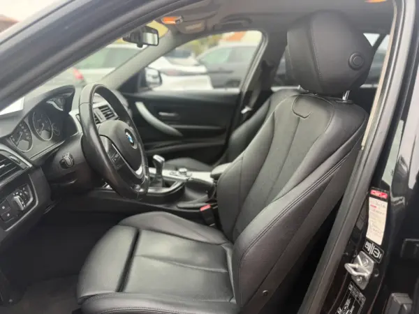 BMW 318 Touring Efficient Dynamics 16