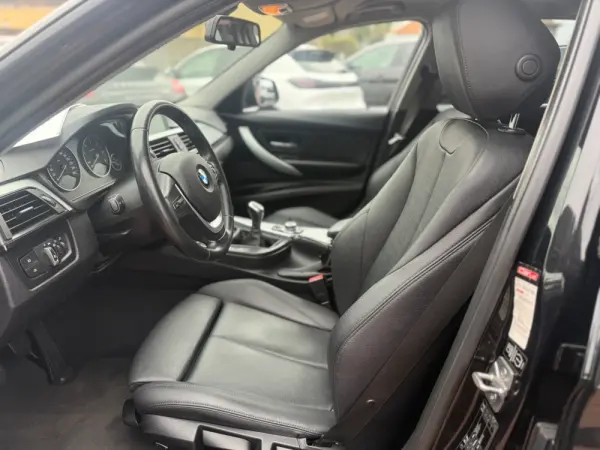 BMW 318 Touring Efficient Dynamics 17