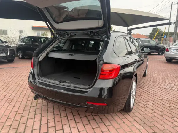 BMW 318 Touring Efficient Dynamics 19