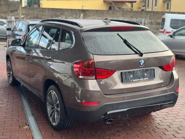 BMW X1 18 d sDrive 9