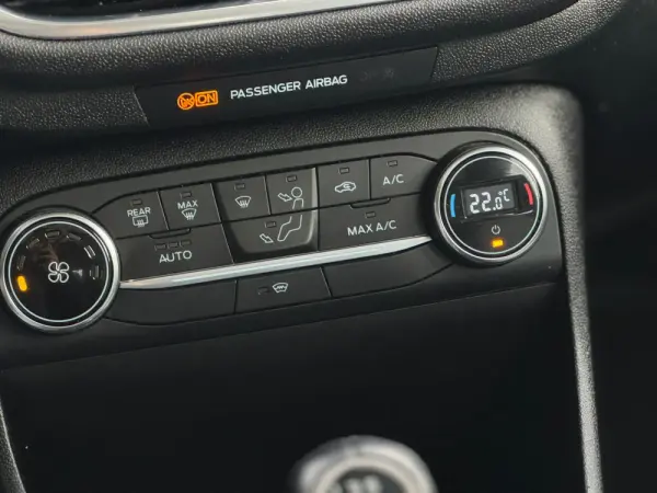 Ford Fiesta 1.0 EcoBoost Titanium 12