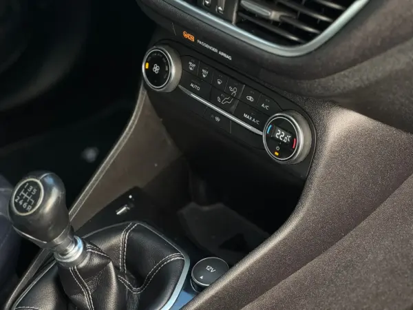 Ford Fiesta 1.0 EcoBoost Titanium 17