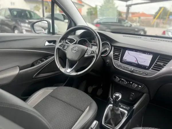 Opel Crossland X 1.2 T Innovation 8