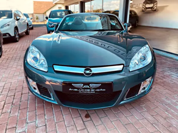 Opel GT 2.0 264 cv 3