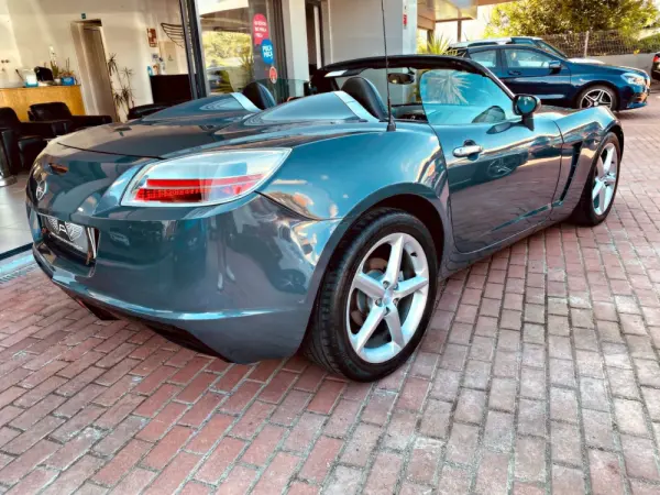 Opel GT 2.0 264 cv 7