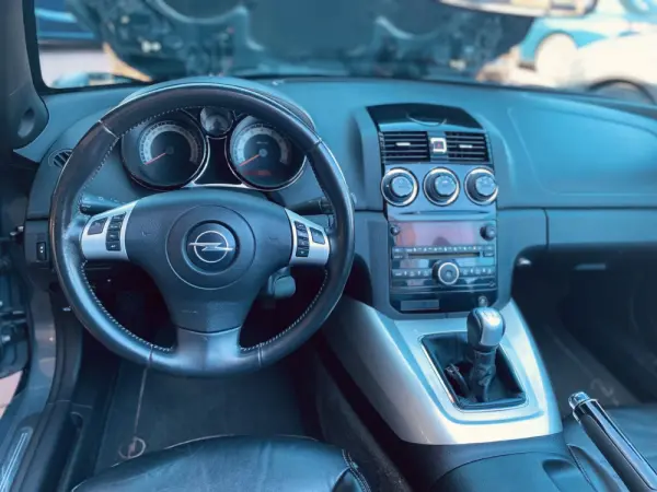 Opel GT 2.0 264 cv 16