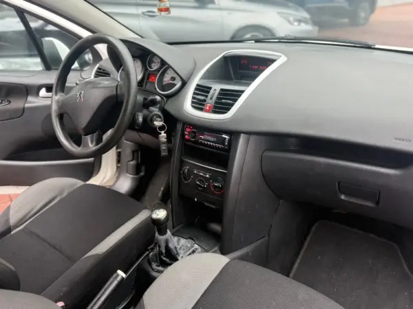 Peugeot 207 1.4 HDi XA 4