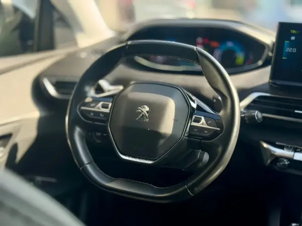 Peugeot 3008 4 Hybrid High Power 9