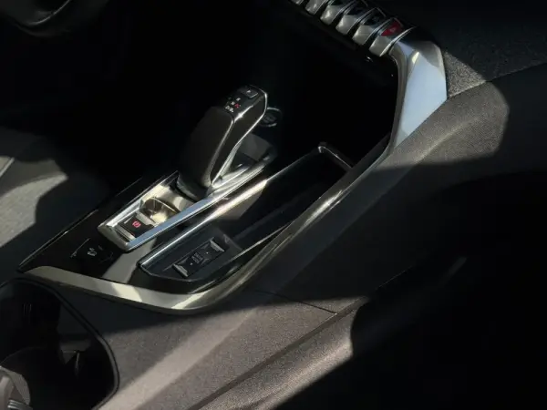Peugeot 3008 4 Hybrid High Power 13