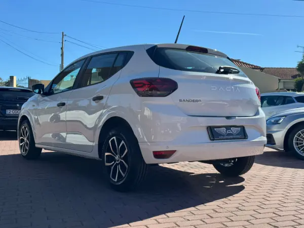 Dacia Sandero 1.0 TCe Essential 8